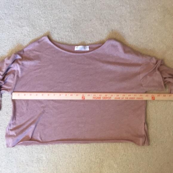 Feminine crop top with ruffle slit sleeves - Picture 8 of 10